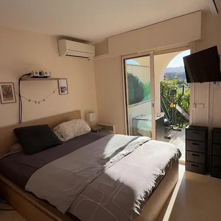 French Riviera Golf Apartment *